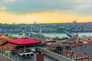 Meroddi Pera Flats