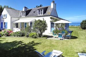 Holiday Home St- Jean-du-Doigt - BRE05377-F
