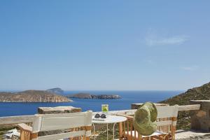 Spacious 6 bdrm Stone Villa with Pool
