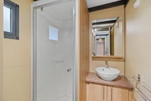 Campings Camping Le Damier : Bungalow Familial