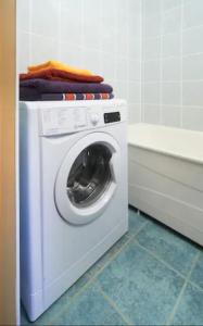 Nice private room in a three room apartment Free parking Feel like at home