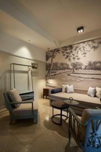 Lamandau House