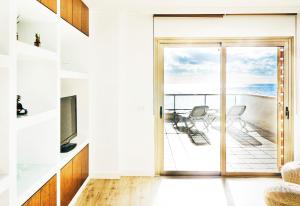 3BDR + 2BATH OCEAN VIEW APARTMENT