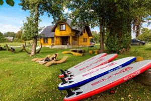 Saullēkti ozolos pie Ežezera