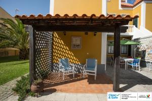 Torreira . Yellow Beach Pavilion