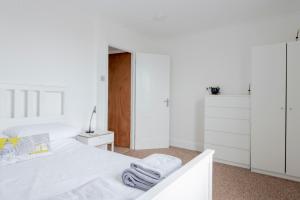 Fantastic 3 Bed Brighton House- Sleeps 6- SUPERFAST WiFi and Garage