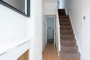 Fantastic 3 Bed Brighton House- Sleeps 6- SUPERFAST WiFi and Garage