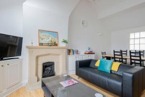 Fantastic 3 Bed Brighton House- Sleeps 6- SUPERFAST WiFi and Garage