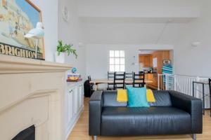 Fantastic 3 Bed Brighton House- Sleeps 6- SUPERFAST WiFi and Garage