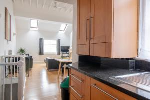 Fantastic 3 Bed Brighton House- Sleeps 6- SUPERFAST WiFi and Garage