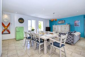 Galant Appartement en bord de mer avec terrasse