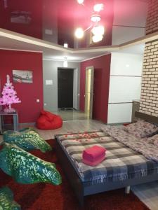 Стильна квартира-студія в центрі міста на набережній