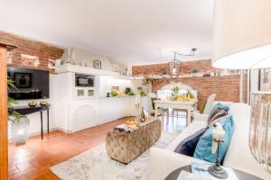 Casa Colosseum, A Million Dollar's View: the Lucca Colosseum. Luxury 1 bedroom 1 Bathroom Apartment img5