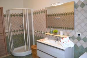 TERESA HOLIDAY img44