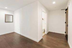 Spacious 2bed 2bath, King bed, steps fenway park
