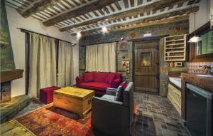 2 Bedroom Gorgeous Apartment In Mouzaki