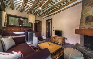 2 Bedroom Gorgeous Apartment In Mouzaki