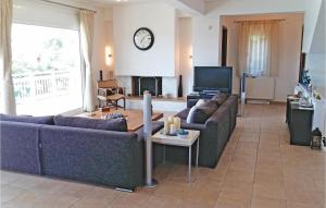 Lovely Home In Theologos