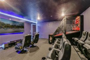 5 Bedrooms with In-law suite RERESORT Villa Pool, Spa, NO water park