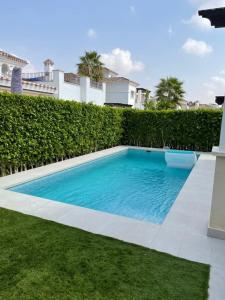 Fantastica villa con piscina en gran golf resort