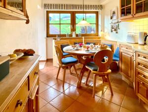 Wunderschöne Wohnung mit Balkon und Blick auf die Alpen