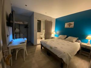 Maisons d'hotes la ferme du riouclar : Chambre Lit King-Size - Vue sur Lac