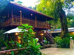 บ้านต้นไม้ริมน้ำ - Ban Pang Champi