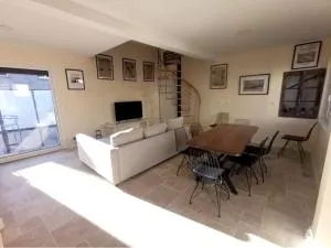 Maison spacieuse à Volvic avec vue sur la montagne - 昂瓦勒