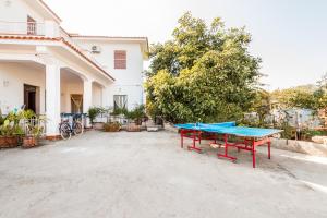 The Great Garden with pool, parking & wifi