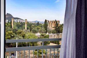 The Acropolis and Temple of Zeus Viewpoint Apartment