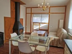 Casita independiente con jardín y chimenea. - Los Molinos