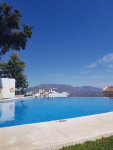 Modern 2 bedroom gelijkvloers-appartement m.tuin en zwembad