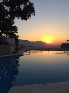 Modern 2 bedroom gelijkvloers-appartement m.tuin en zwembad