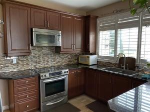 Aurora Executive Upscale Residence Three Bedrooms Three and Half Bathrooms