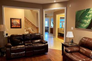 Aurora Executive Upscale Residence Three Bedrooms Three and Half Bathrooms