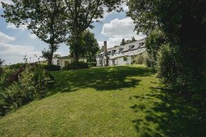 Dunsford, Dartmoor, Devon, EX6 7HH, England.