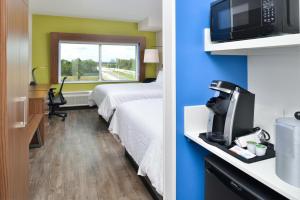 Standard Queen Room with Two Queen Beds room in Holiday Inn Express Orlando - South Park an IHG Hotel