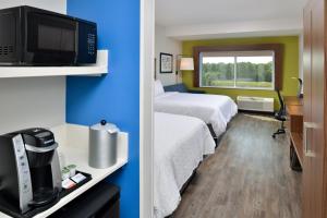 Queen Suite with Two Queen Beds and Additional Living Area room in Holiday Inn Express Orlando - South Park an IHG Hotel