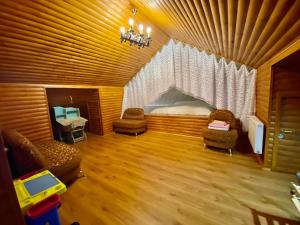 Вілла на Роші. Власна територія, мангал, альтанка.