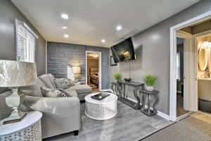 Completely Renovated Escape about 1 Mile to Downtown!