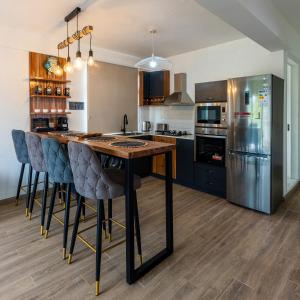 373 Wolmar Cosy and Modern Apartment- 200 metres from the Beach and Supermarkets and just next to Domaine de wolmar with views of deers and green natural park