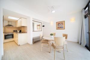 OASIS BAY - Cliffs, Beach, Town center