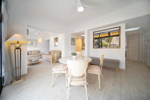 OASIS BAY - Cliffs, Beach, Town center