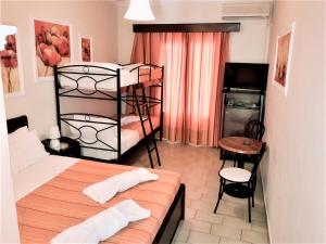 Quadruple Room with Side Sea View room in Molfetta Beach Hotel 
