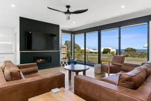 Benswan at the Bay - Modern 5-bedroom Holiday Home - Apollo Bay