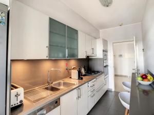 Paradise View by LovelyStay