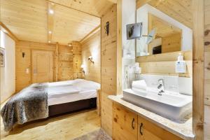 Comfort Double Room Mountain Chalet Style room in Hotel Schlehdorn