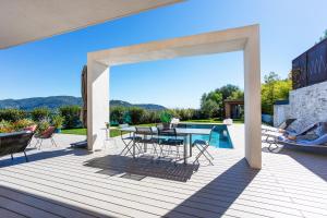 Villas Villa Les Sources VI4245 By Riviera Holiday Homes : photos des chambres