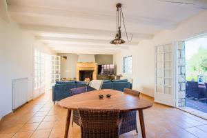 Villas VILLA JUSTINE VI4239 By Riviera Holiday Homes : photos des chambres