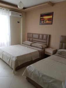 Leonard's Shengjin Apartments